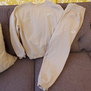 Nike Sportswear Club Fleece Big Kids Sweatshirt and Jogger Set Sanddrift Large
